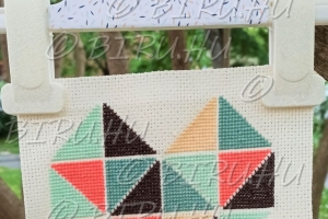 Geometrikus szivecske keresztszemes kép